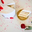 Valentin napi torta -  ölelkezős fiú és lány