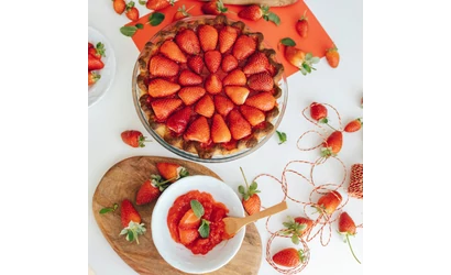 Klasszikus epres pite és friss bazsalikommal