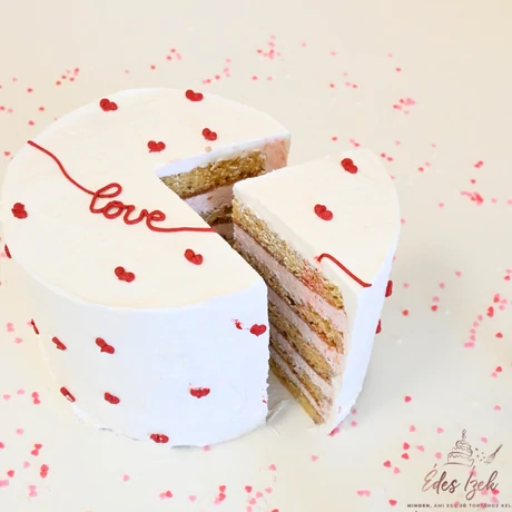Valentin-napi-torta-love-felirattal