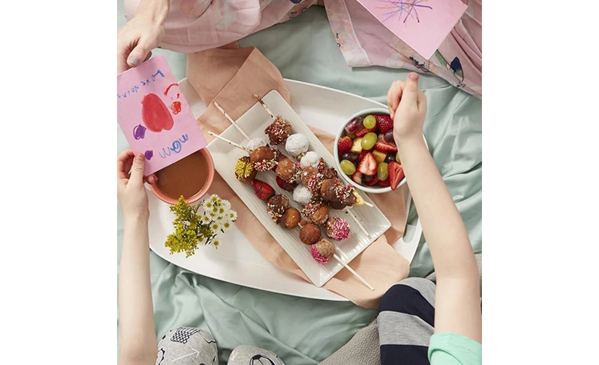 Fánk és gyümölcs saslik