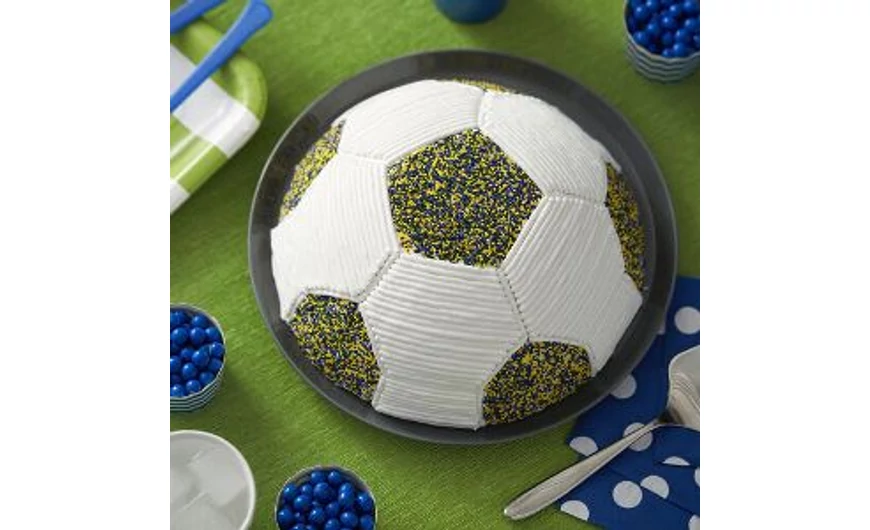 Focilabda torta készítése