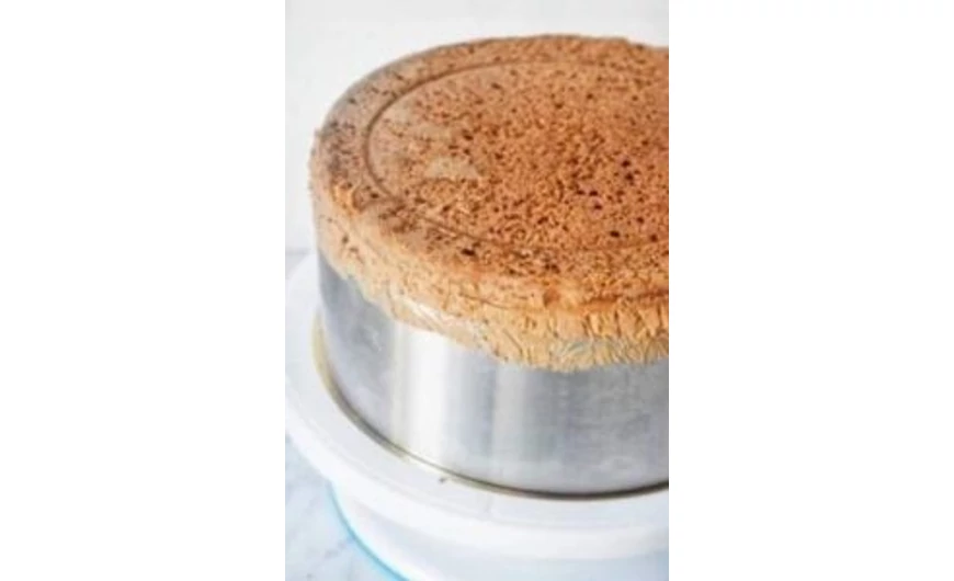 Torta sütőformában való betöltése