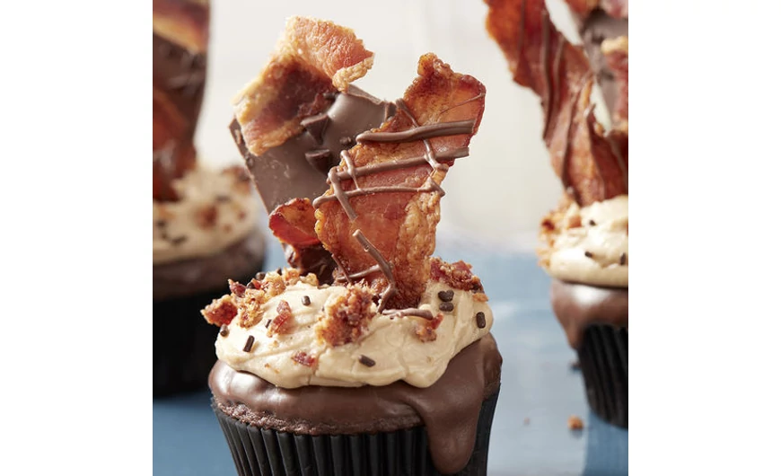 Cupcake juharszirupos vajkrémmel és ropogós bacon-nel