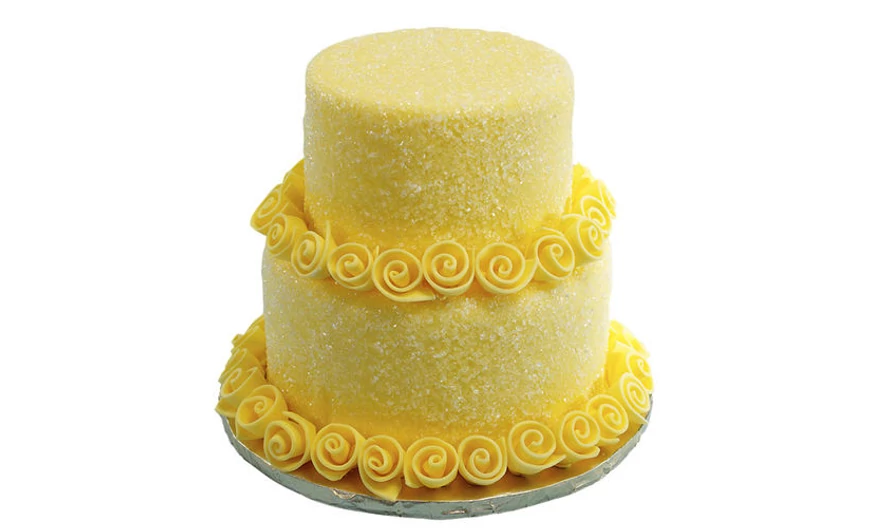 Emeletes torta sárga rózsákkal